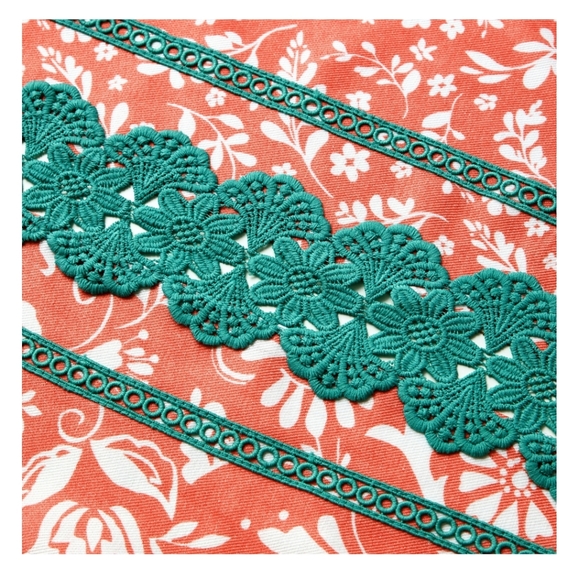 Pioneer Woman Mazie Multicolor Medallion Lace Shower Curtain-NEW! - Picture 2 of 5